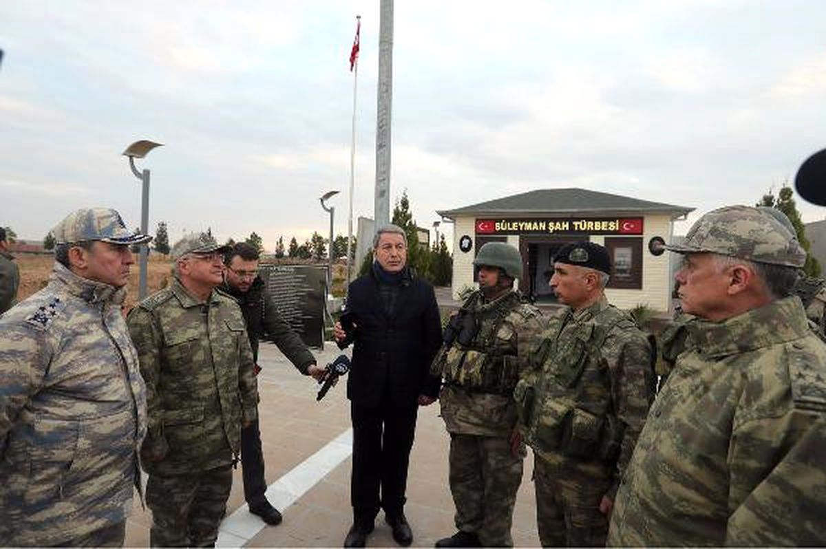 Bakan Akar, Beraberindeki Komutanlar ile Yılın Son Gecesinde Suriye Sınırına Gitti (Ek)