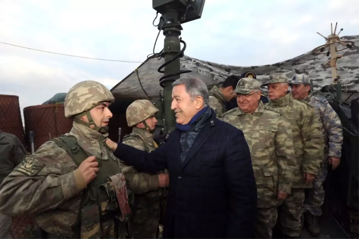Bakan Akar ve Kuvvet Komutanları Yılın Son Gününde Suriye Sınırını Ziyaret Etti