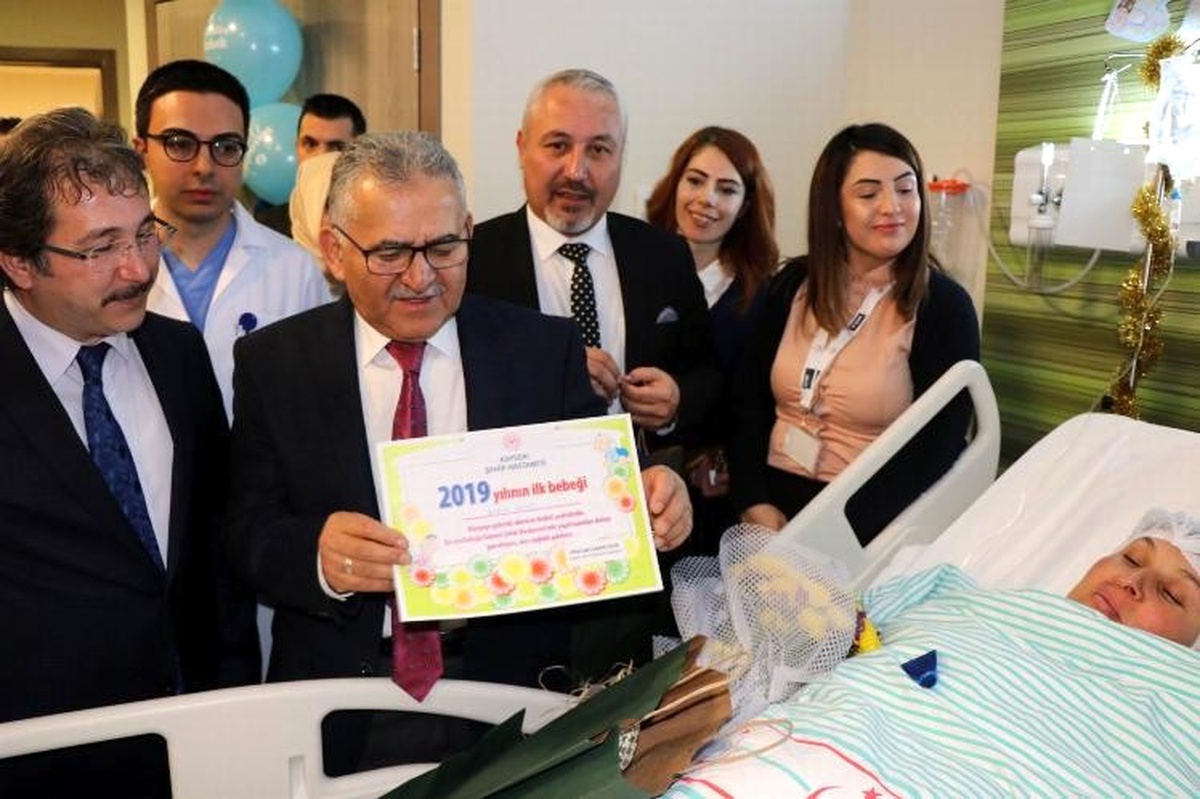 Başkan Büyükkılıç Yeni Yılın İlk Bebeğine \'Recep Tayyip\' Adını Verdi
