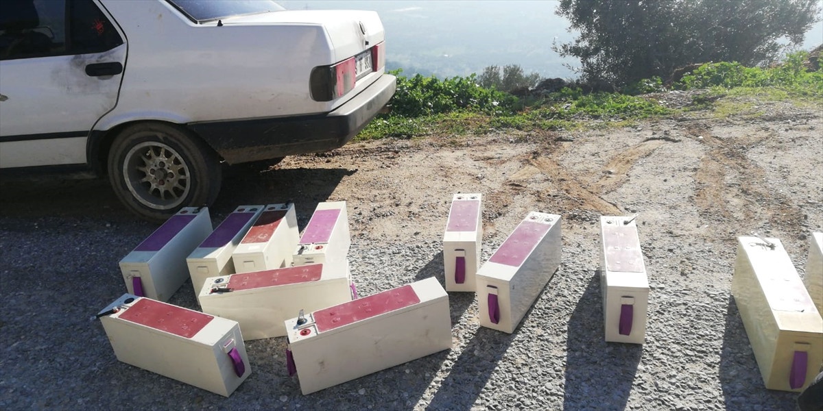 Baz İstasyonundan Hırsızlık Yapan 3 Kişi Tutuklandı