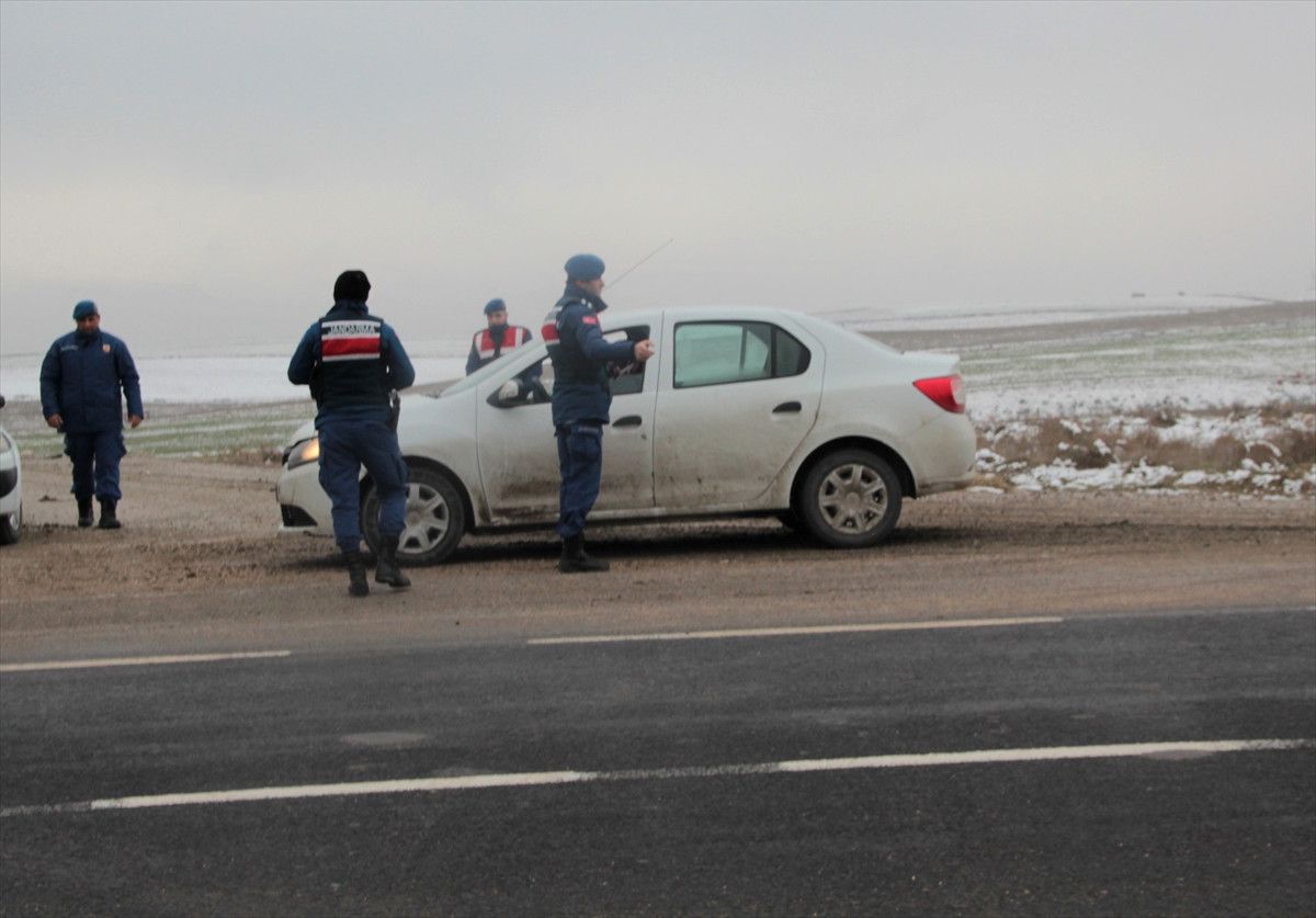 Beypazarı\'nda Jandarma Ekiplerinden Yol Denetimi