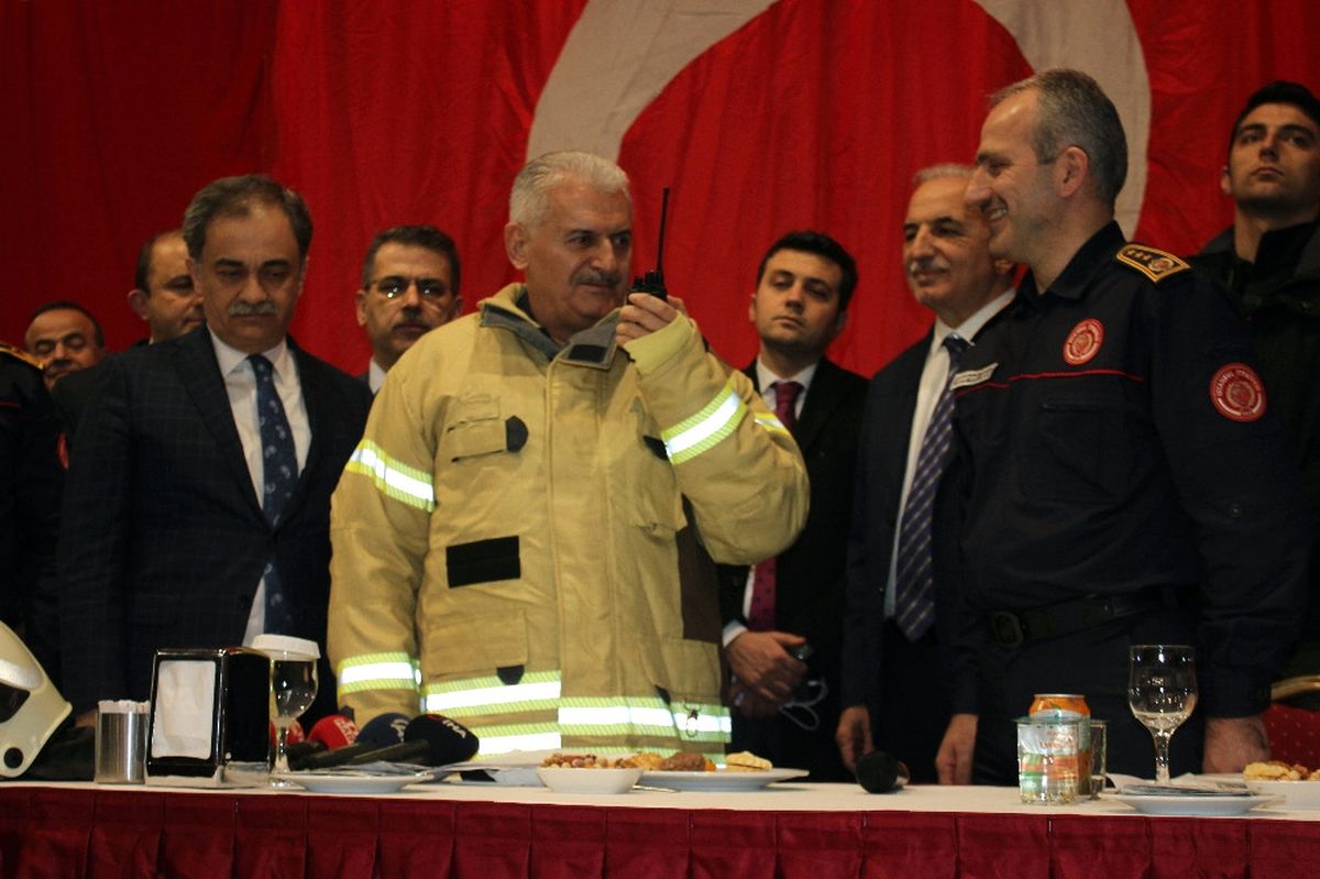 Binali Yıldırım Yeni Yıla Polis Memurlarıyla Girdi