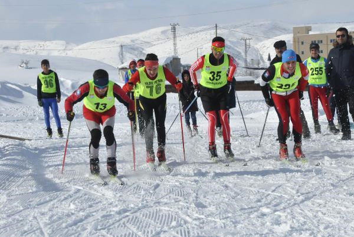 Bitlis\'te Kayaklı Koşu Yarışmaları Yapıldı