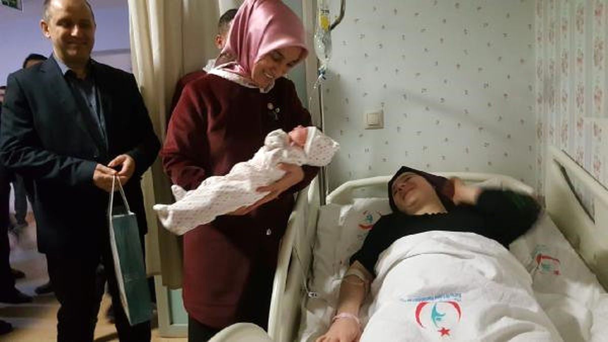 Bursa\'da Yeni Yılın İlk Bebeği Gökçe Oldu