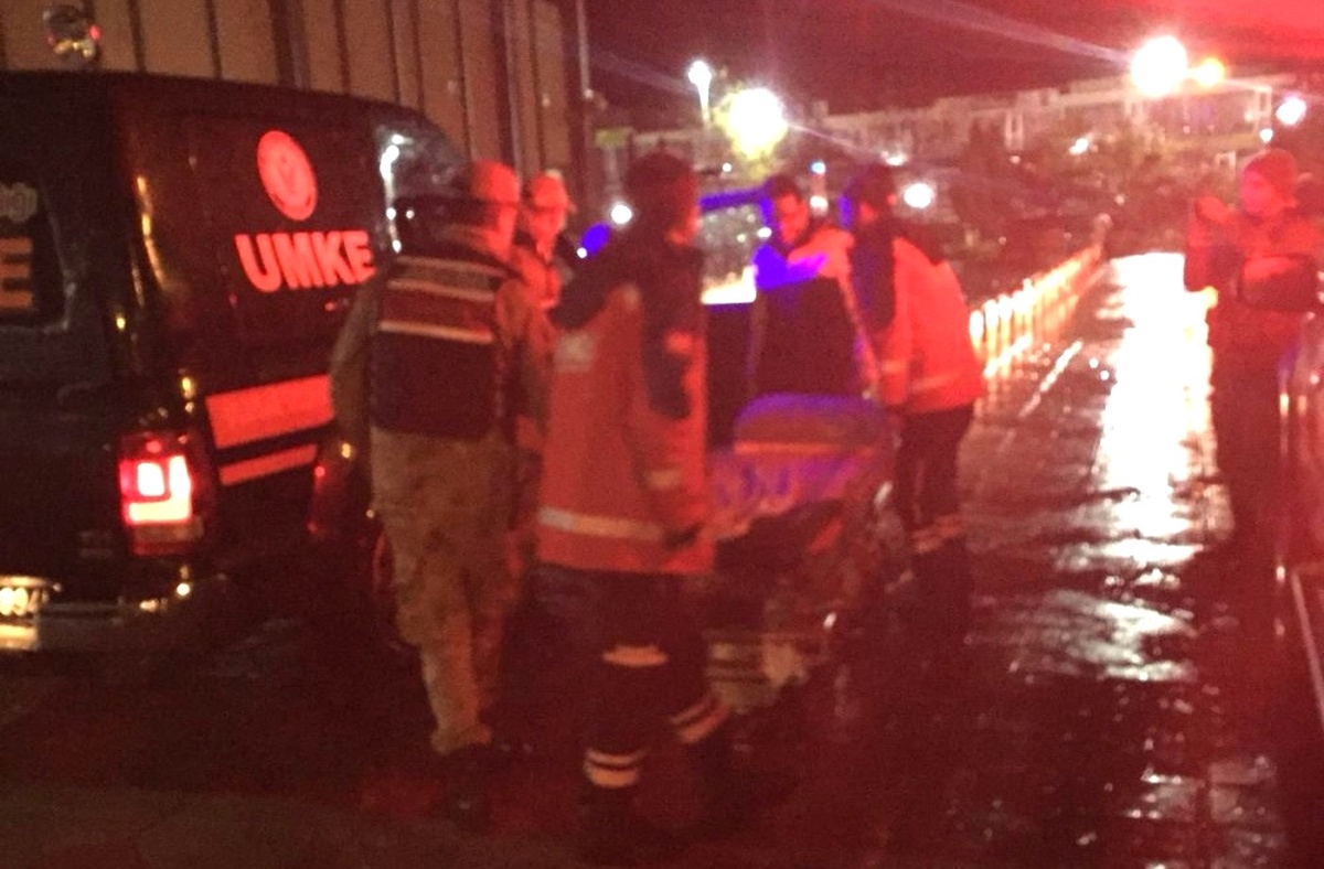 Donma Tehlikesi Geçiren Dağcıları Jandarma Kurtardı