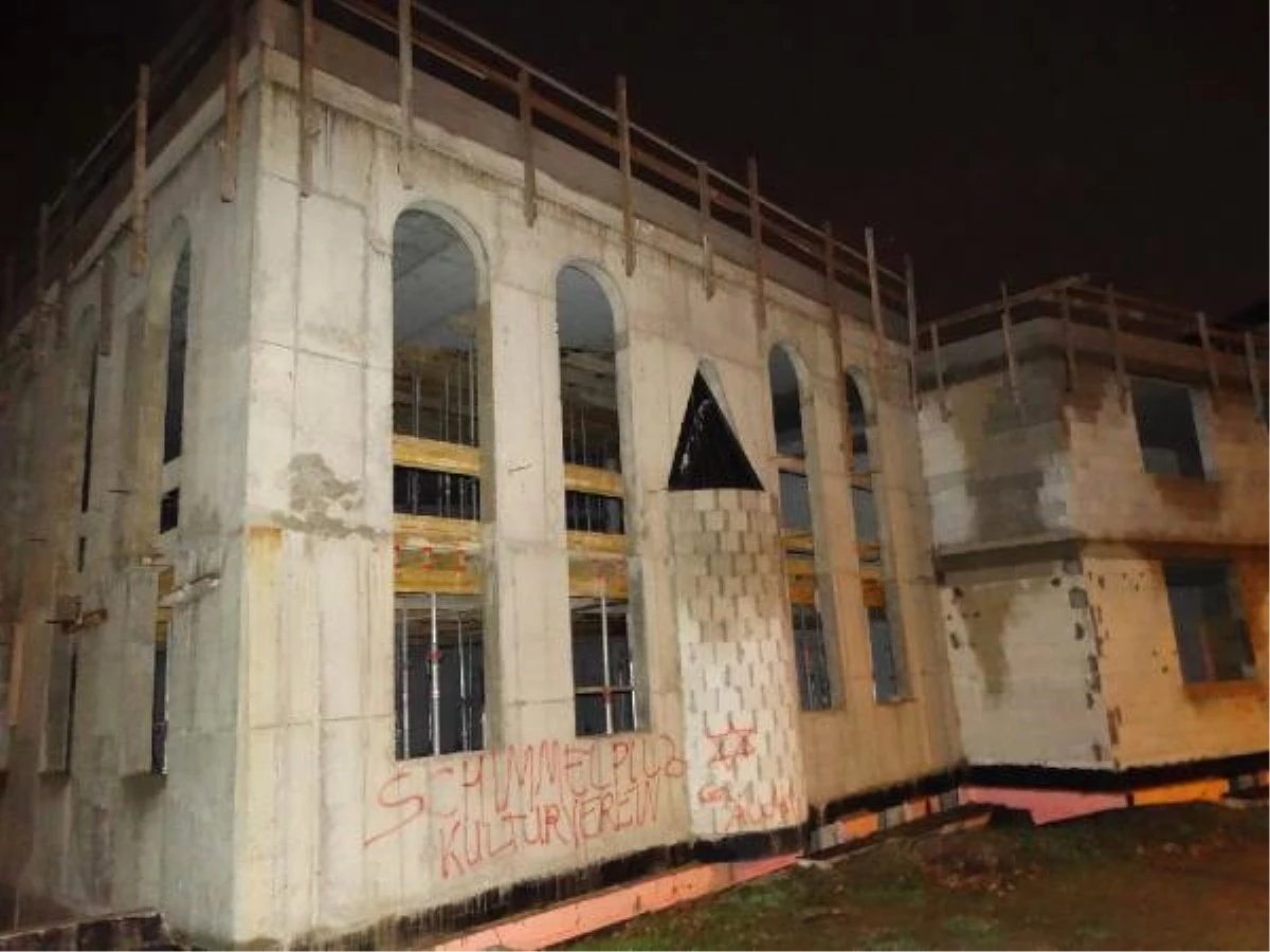 Duisburg\'da Camiye Çirkin Saldırı... Igmg Sorumlusu Kılıç: Sorumlular Bulunmalı