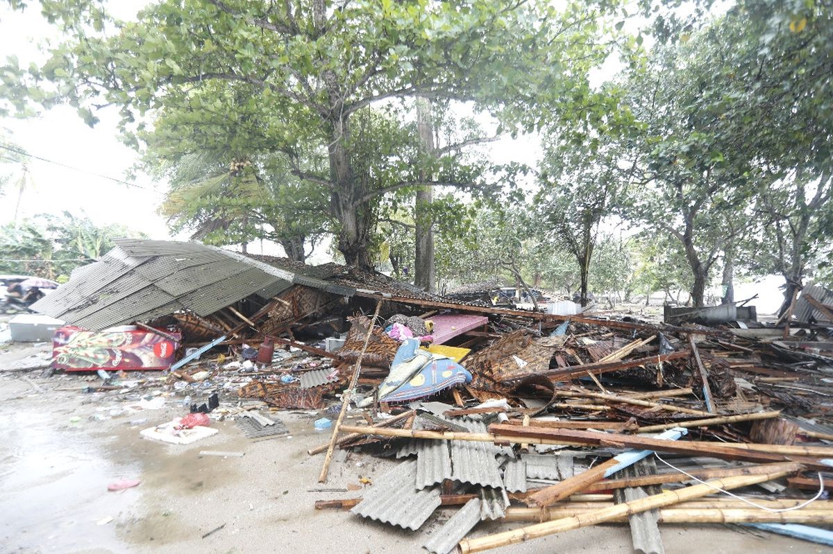 Endonezya\'da Heyelan Faciası : 9 Ölü, 34 Kayıp