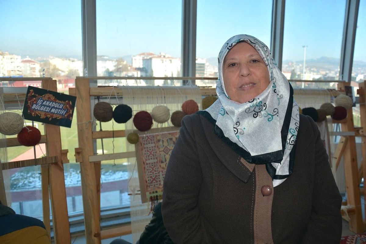 Engelleri Tezgahlarda İlmik İlmik Aştılar