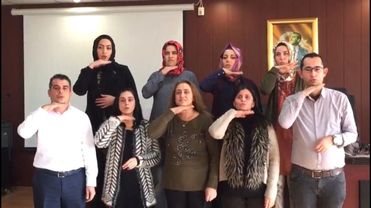 Erdemli\'de Belediye Çalışanlarına İşaret Dili Eğitimi