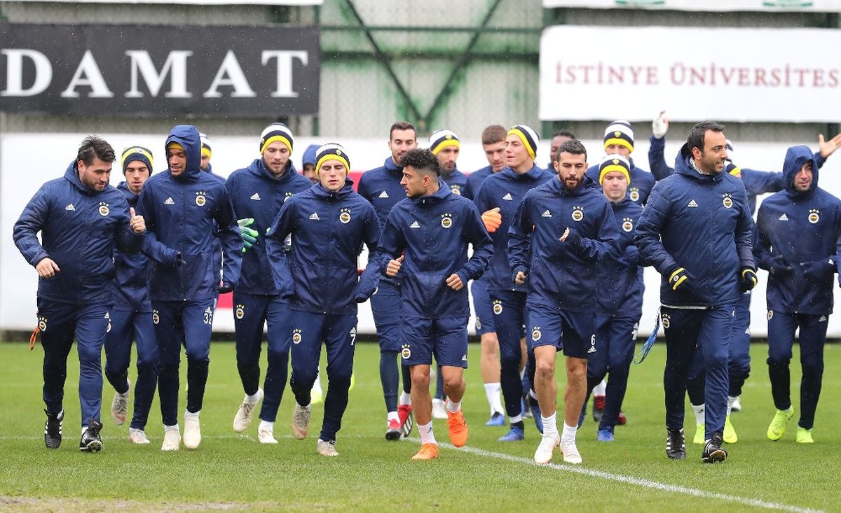 Fenerbahçe ve Galatasaray\'da Tatil Bitiyor
