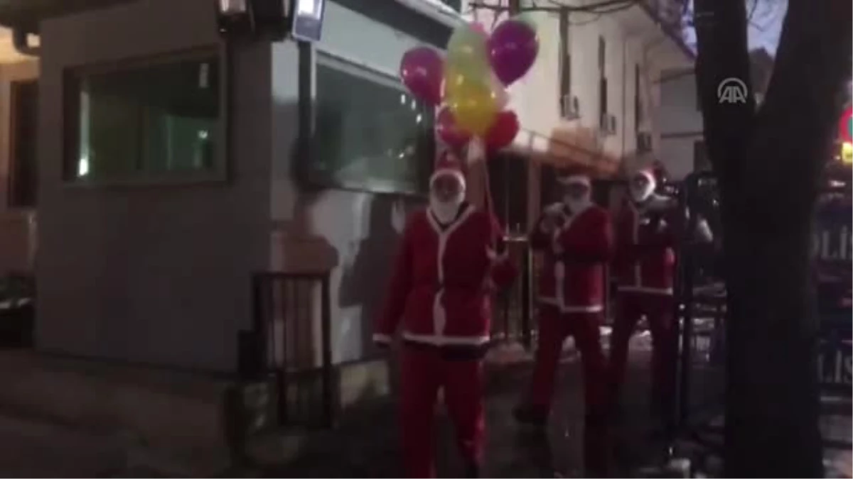 Güven Timlerinden Yılbaşında "Noel Baba" Kıyafetli Kamuflaj
