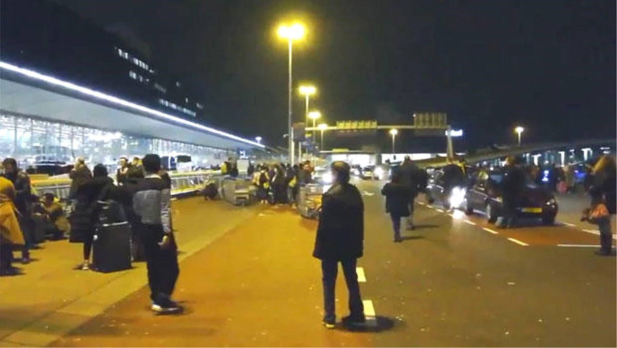 Hollanda\'nın Amsterdam Şehrindeki Schiphol Havalimanı\'nda Terör Alarmı Verildi.