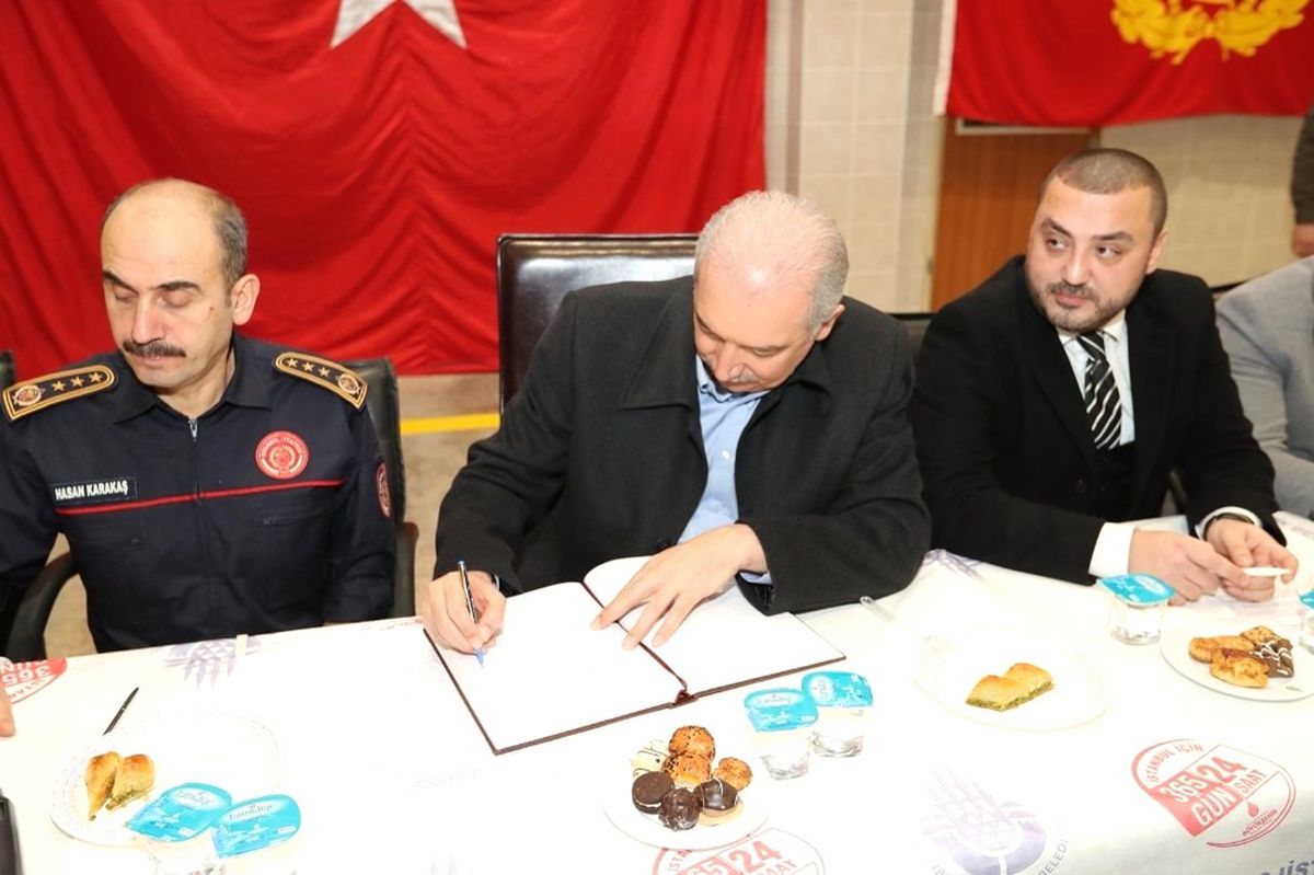 İbb Başkanı Uysal\'dan Hastane ve İtfaiye Personeline Yeni Yıl Ziyareti