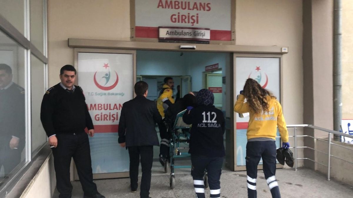 İki Otomobil Çarpıştı: 4 Yaralı