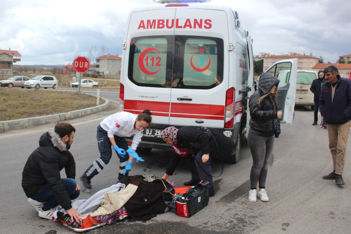 İki Otomobil Çarpıştı: 8 Yaralı