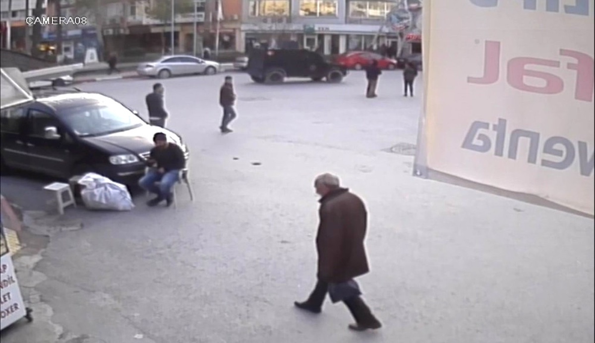İş Adamının Bankadan Çektiği Parayı Böyle Çaldılar
