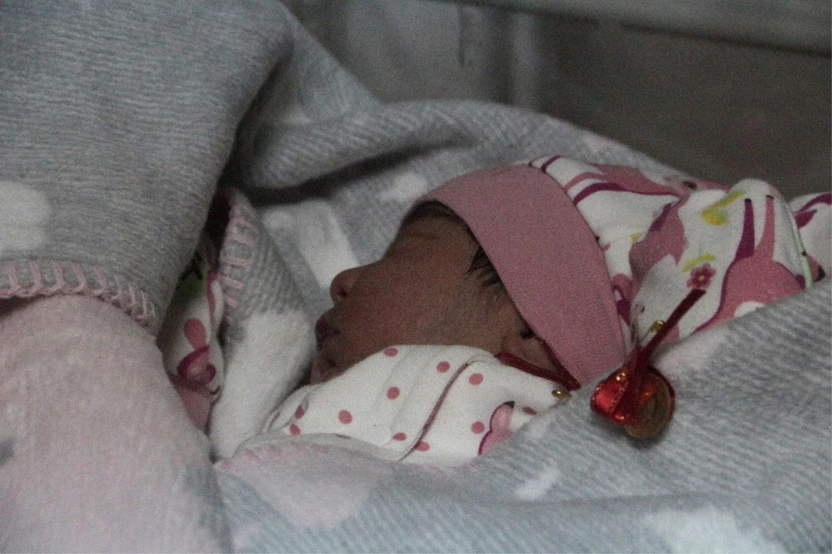 İstanbul\'da Yeni Yılın İlk Bebeği Dünyaya Geldi