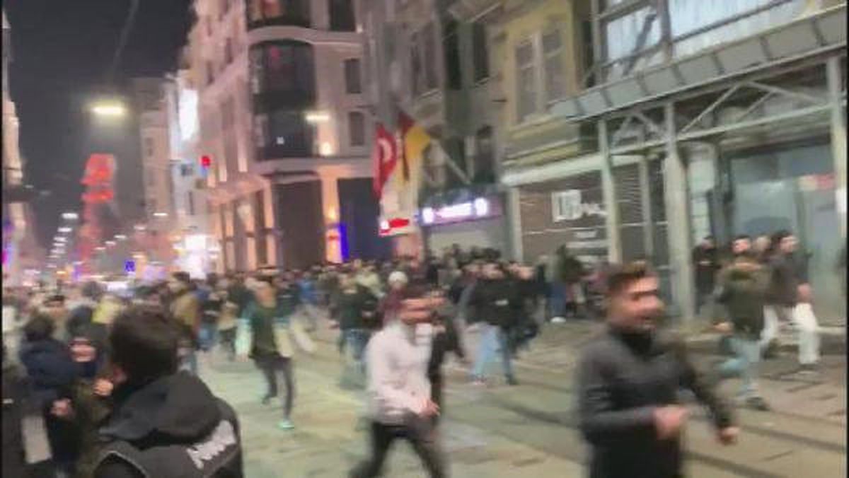 İstiklal Caddesi\'nde Fünye Paniği