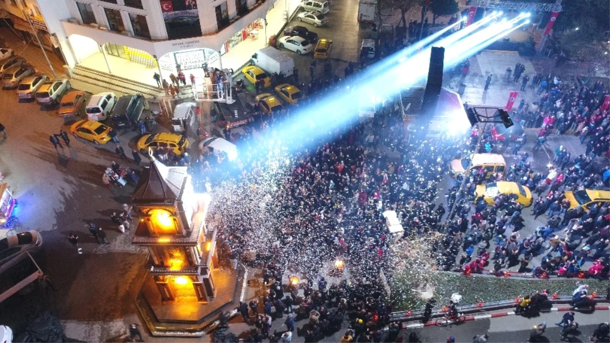 İzmir İlçelerinde Yeni Yıl Coşkusu