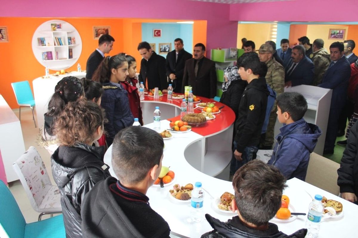 Kaymakam Dundar\'dan Soğuksu İlk ve Ortaokuluna Ziyaret