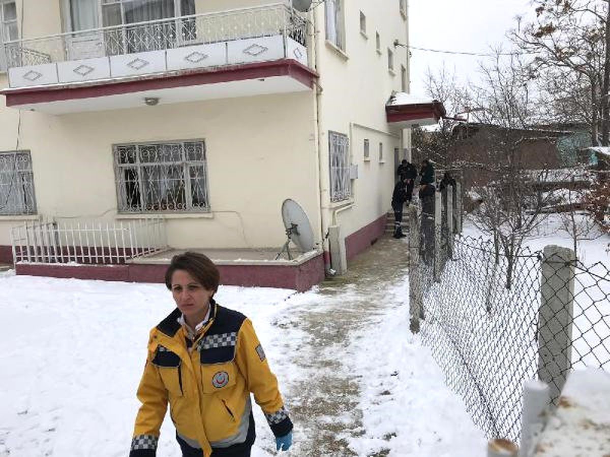 Komşunun Oğlu Kuş Sesini Duymayınca Sobadan Zehirlenen Çiftin Cansız Bedeni Bulundu