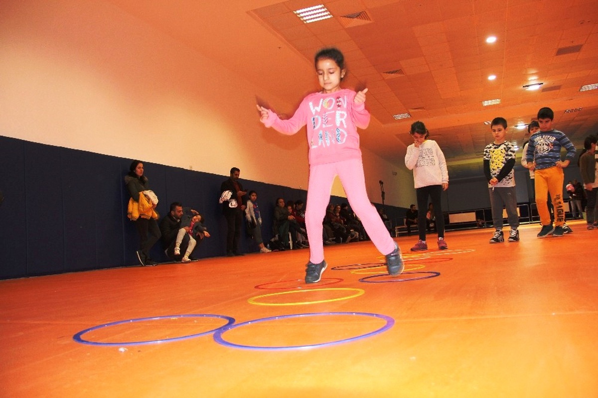 Mersin\'de Sportif Yetenek Taraması Fiziksel Etkinlik Eğitim Programı Devam Ediyor
