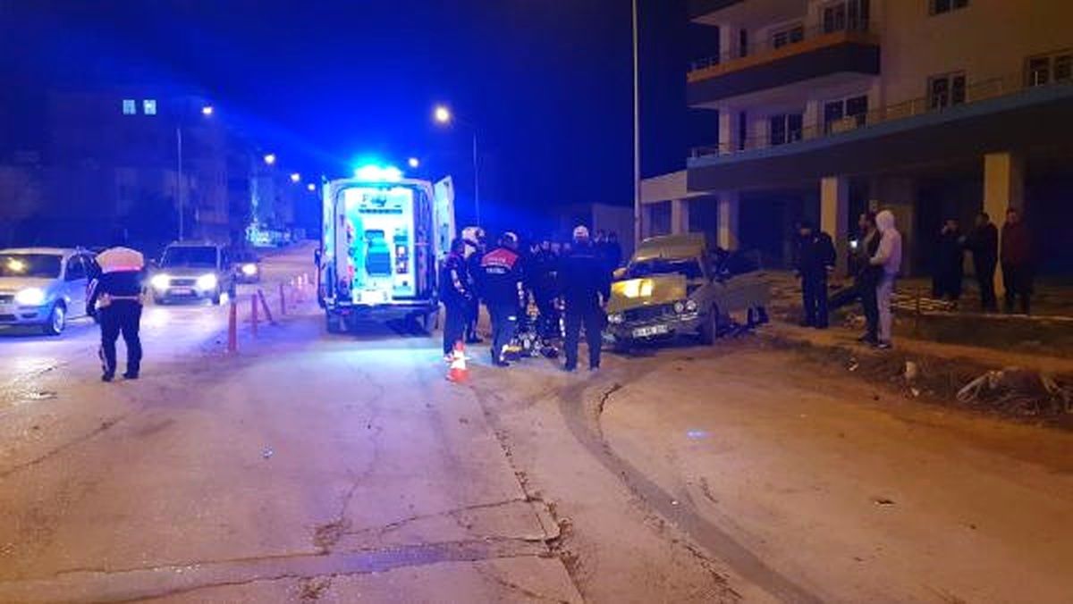 Osmaniye\'de 2 Otomobil Çarpıştı: 5 Yaralı