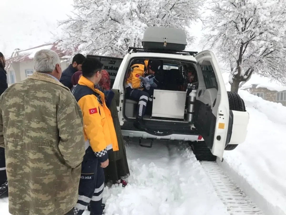Paletli Ambulans Kar Nedeniyle Hastaya Güçlükle Ulaştı