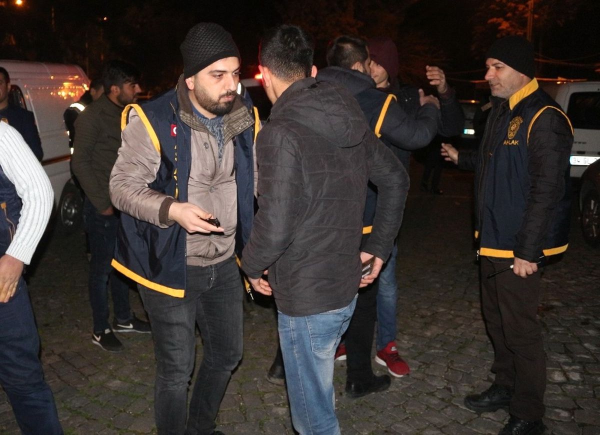 Polis Ekiplerinden Yılbaşı Uygulaması