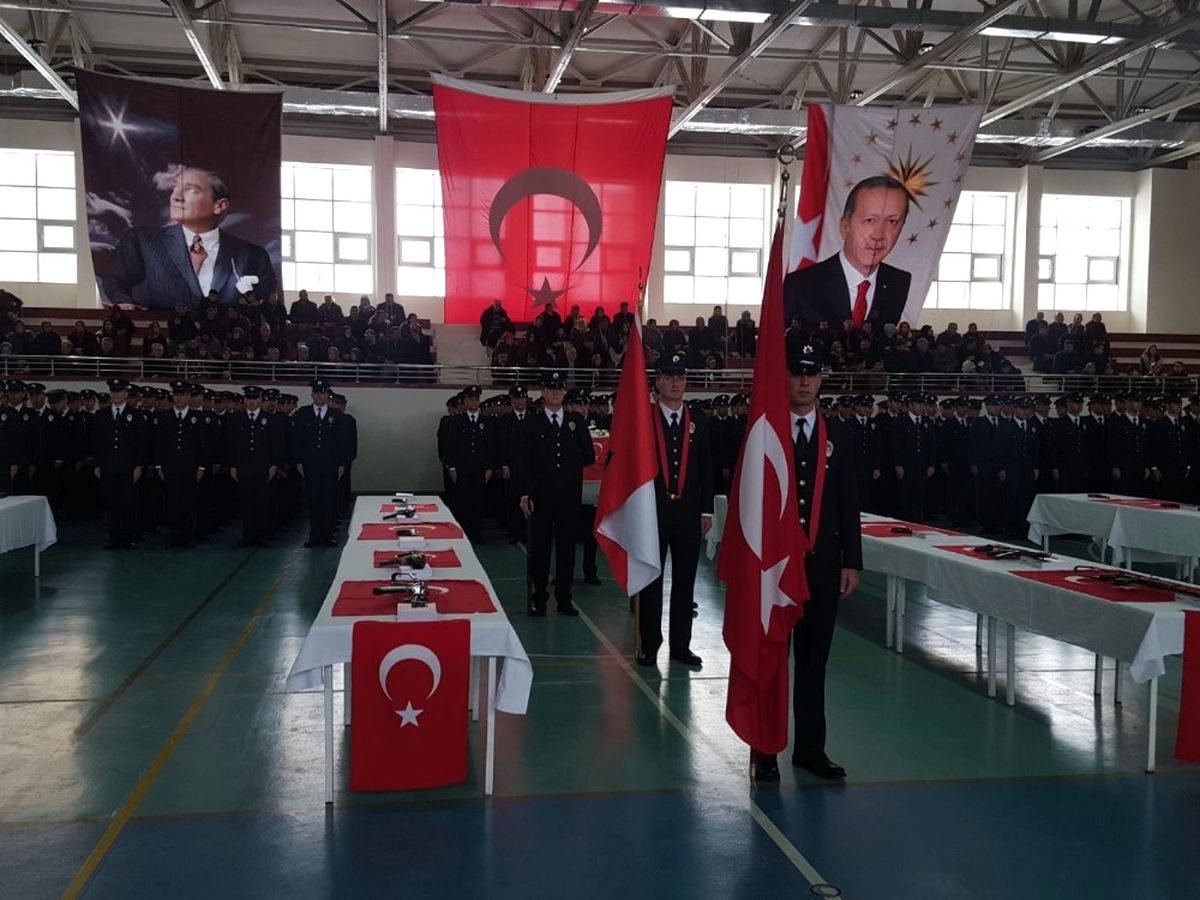 Pomem Mezuniyetinde Sürpriz Evlilik Teklifi