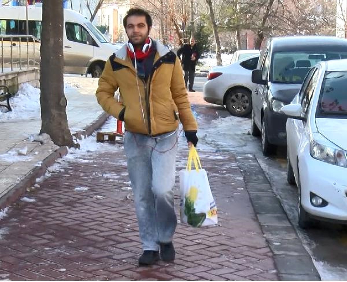 Poşete Para Vermemek İçin Markete Çantayla Geldiler
