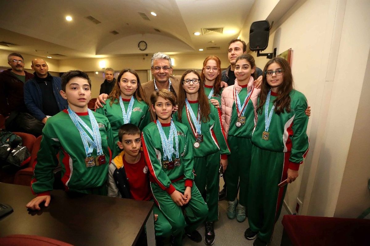 Şampiyonlardan Yeni Yıl Kutlaması