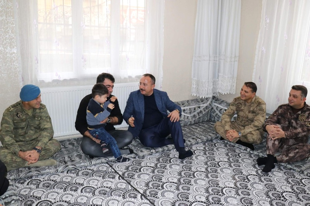 Siirt Valisi Atik Şehit ve Gazi Ailelerini Ziyaret Etti