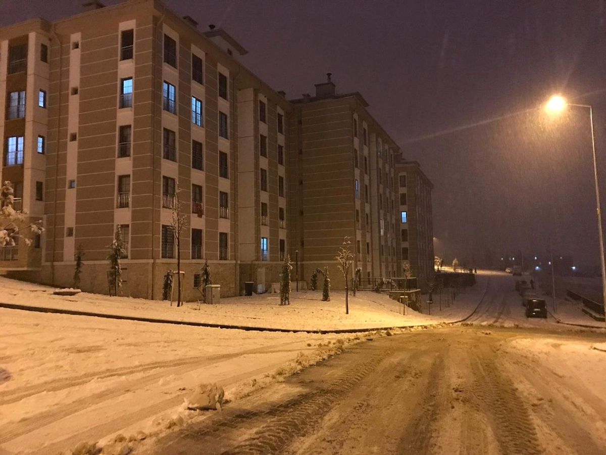 Sındırgı-Akhisar Yolunda 30 Araç Mahsur Kaldı