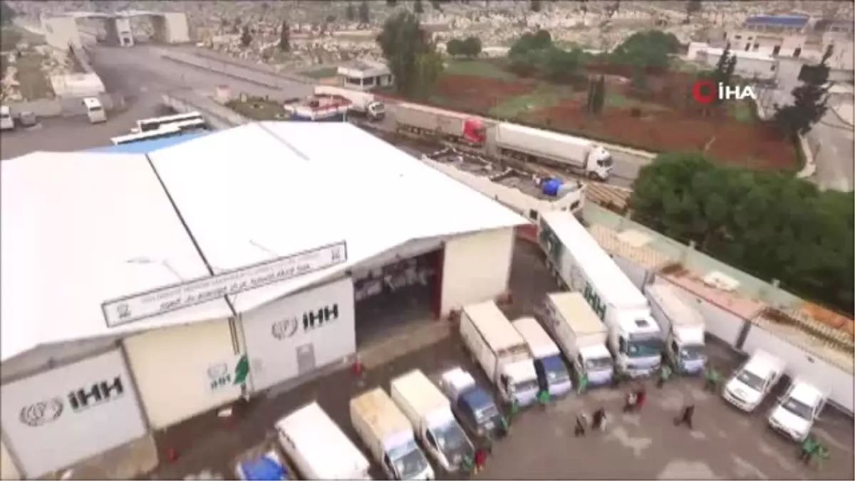 Suriye\'deki Sel Mağdurlarına Yardım Konvoyu- İdlib\'te Şiddetli Yağışın Sele Dönüşmesiyle Çadırsız...