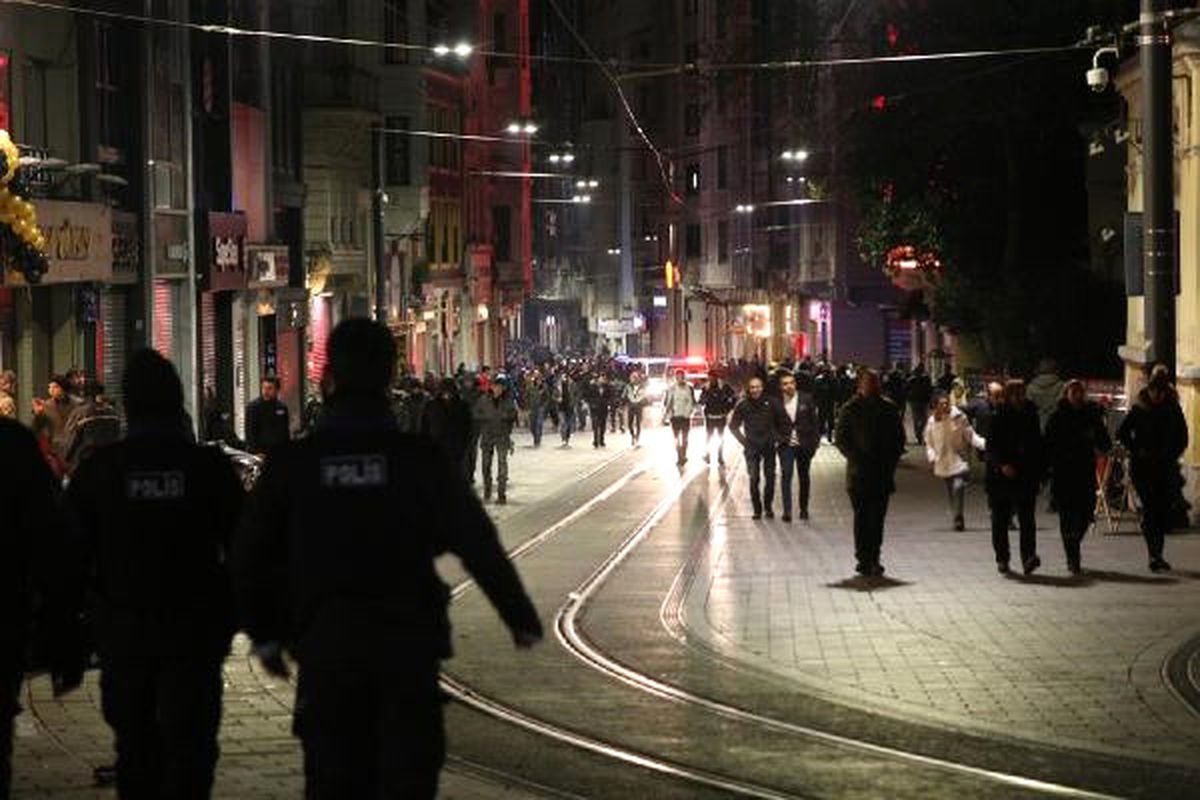 Taksim Meydanı Araç Trafiğine Açıldı