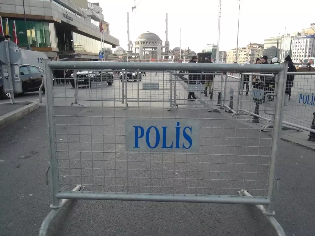 Taksim Meydanı\'na Çıkan Yollar Trafiğe Kapatıldı