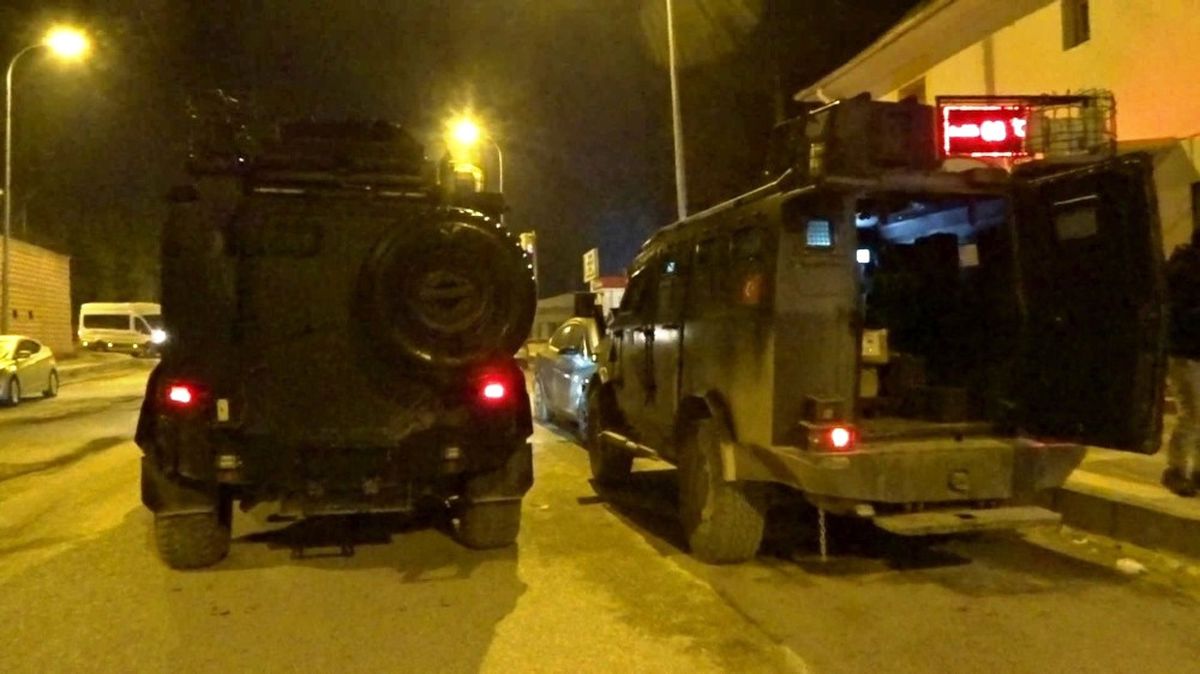 Teröristler Yılbaşı Gecesini Bahane Ederek Sınırda Silah Sıktı