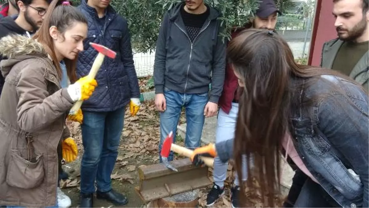 Üniversiteliler, El İşi Bıçak Yapımını Öğrendi