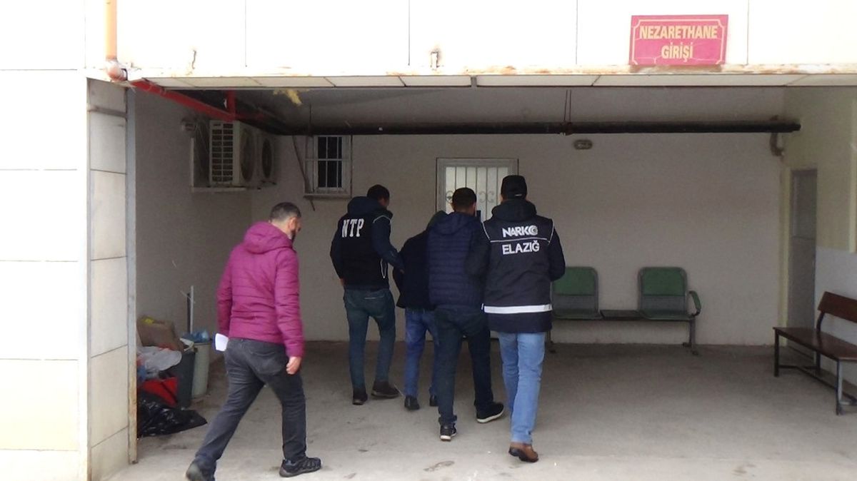 Uyuşturucudan Aranan Şahıs, Uyuşturucuyla Yakalandı
