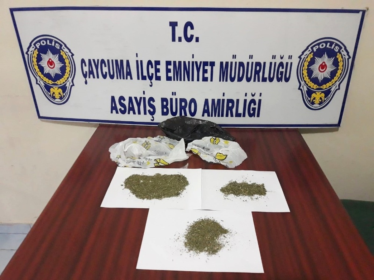 Uyuşturucuyu Otomobilin Dikiz Aynasına Sakladılar: 4 Gözaltı