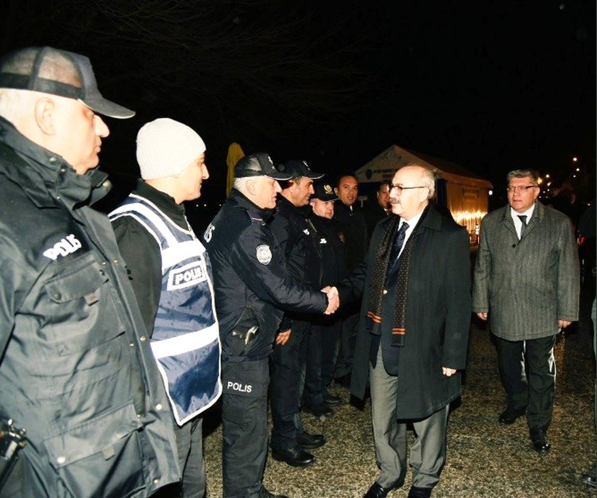 Vali Köşger Yeni Yıla Güvenlik Güçleriyle Birlikte Girdi
