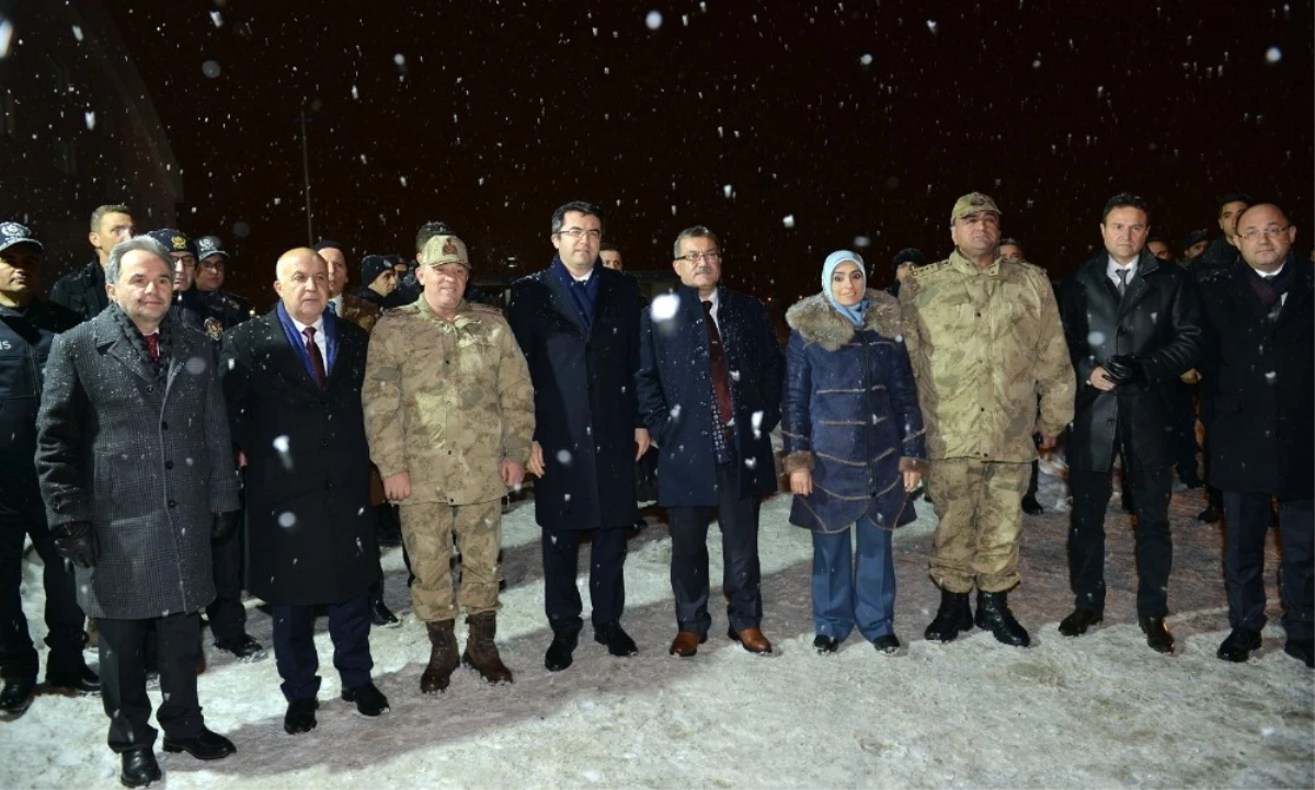 Vali Memiş ve Uzunkaya\'dan Görev Başındaki Personele Yılbaşı Ziyareti