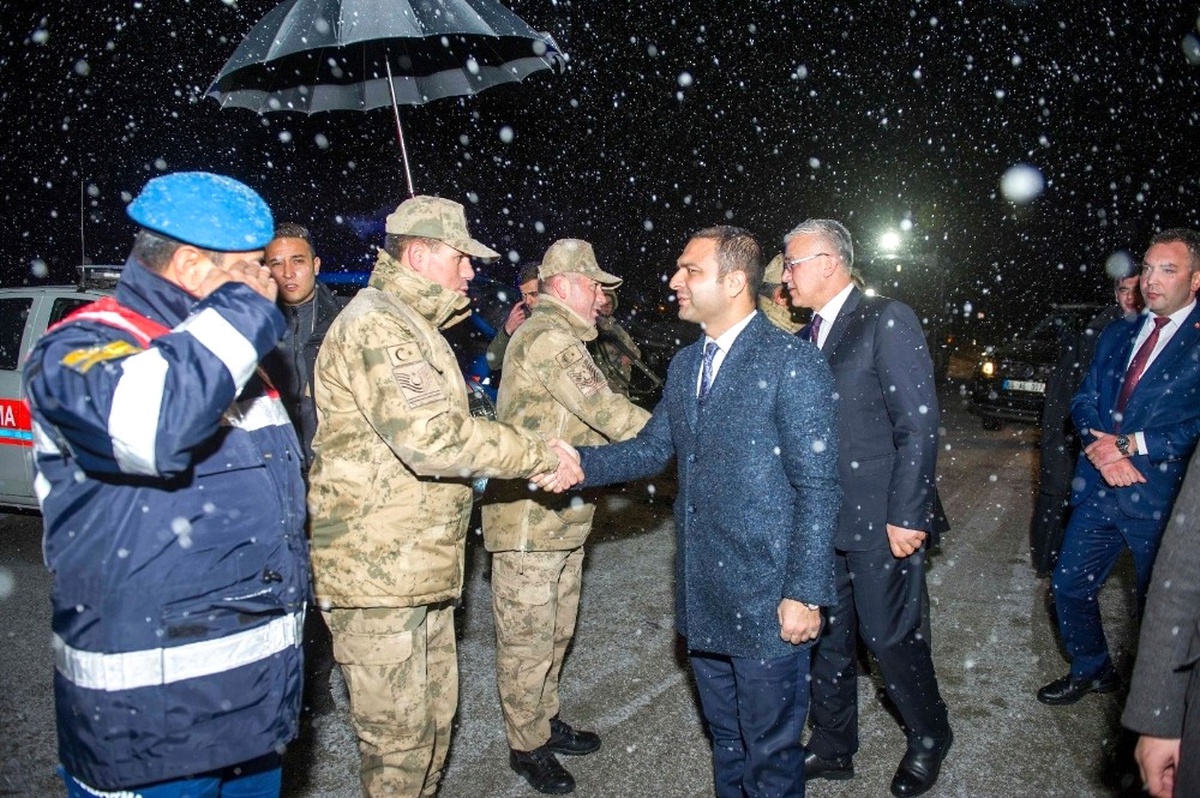 Vali Vekili Sinan Aslan Yeni Yıla Güvenlik Güçleri ile Girdi