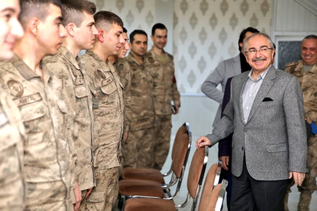 Vali Yaman, Güvenlik Güçleri, Sağlık Çalışanları ve Taksicileri Ziyaret Etti