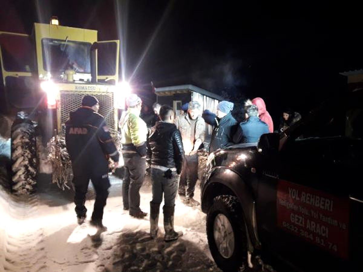 Yedigöller Yolunda Düşen Çığ Nedeniyle Mahsur Kalan 4 Tatilci Kurtarıldı