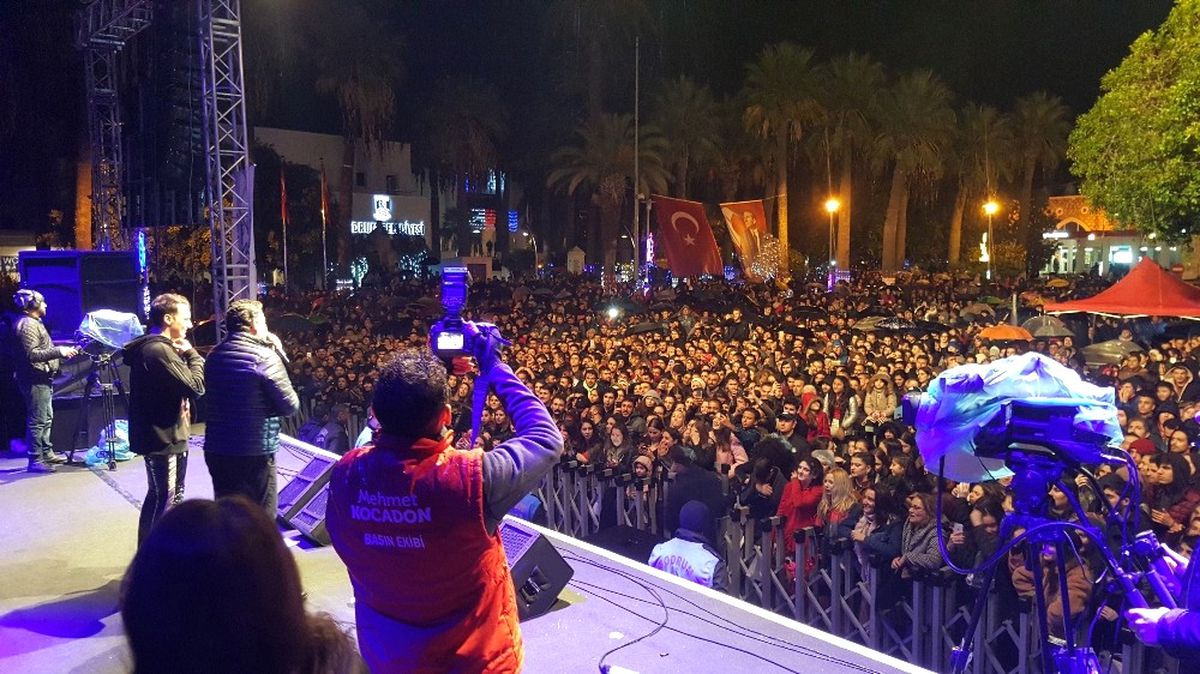 Yeni Yıl Bodrum\'a Yağmurla Geldi