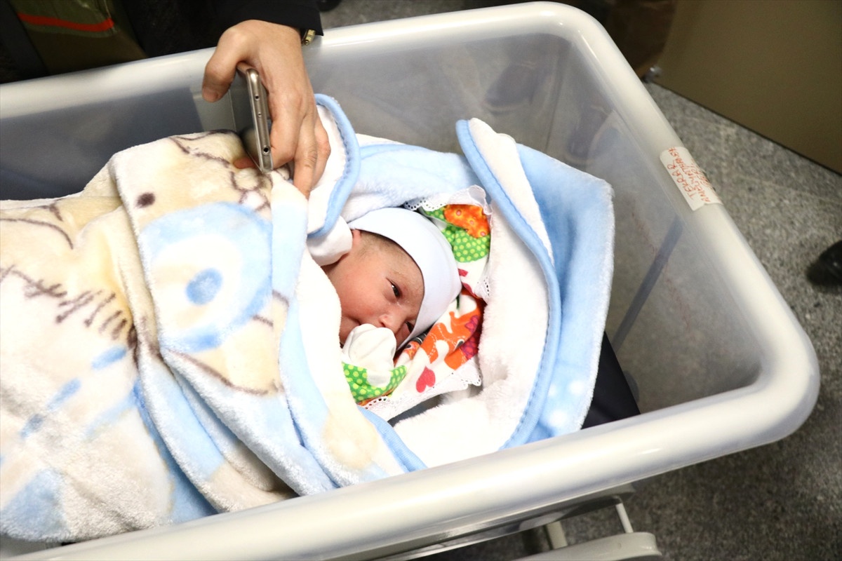 Yeni Yılın İlk Bebekleri Dünyaya Geldi