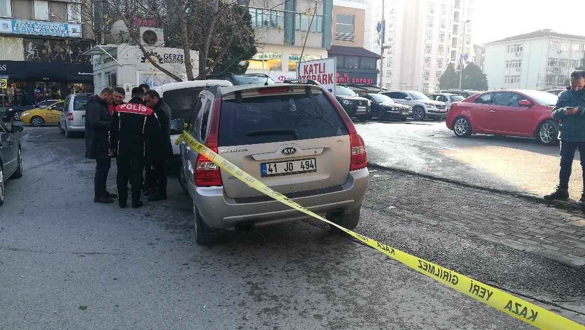 Yol Verme Tartışmasında Aracı Kurşunlanan Sürücü Canını Zor Kurtardı