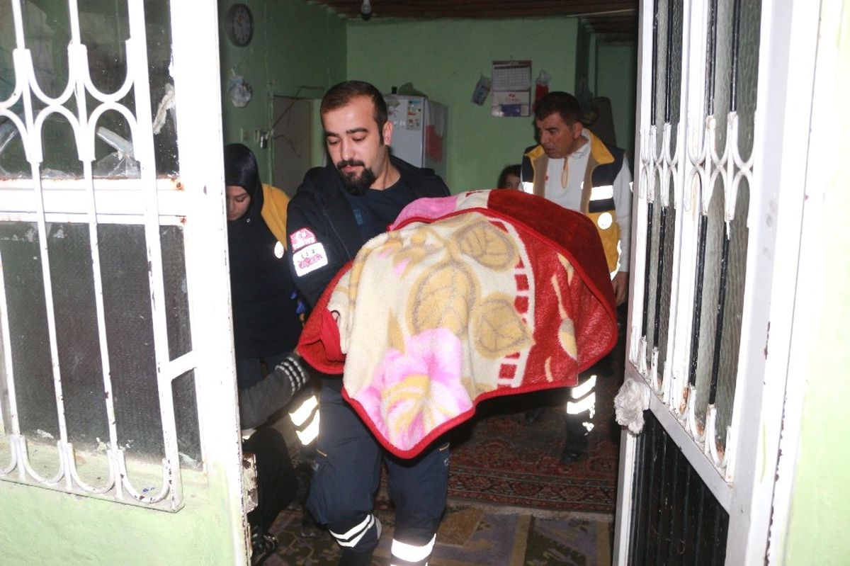 5 Kişilik Aile Sobadan Sızan Gazdan Etkilendi